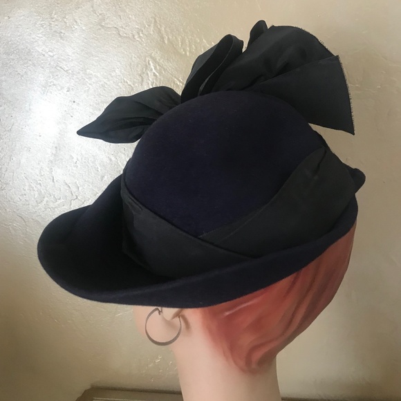 CHIC 1940s\' NAVY FELT FEDORA WITH BLACK FABRIC RIBBON AND LARGE BOW main image 4